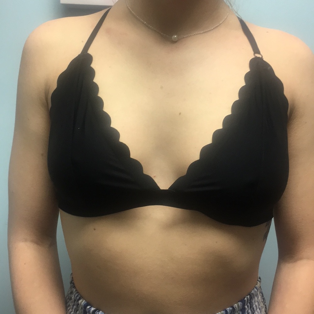 Black scalloped halter brallette